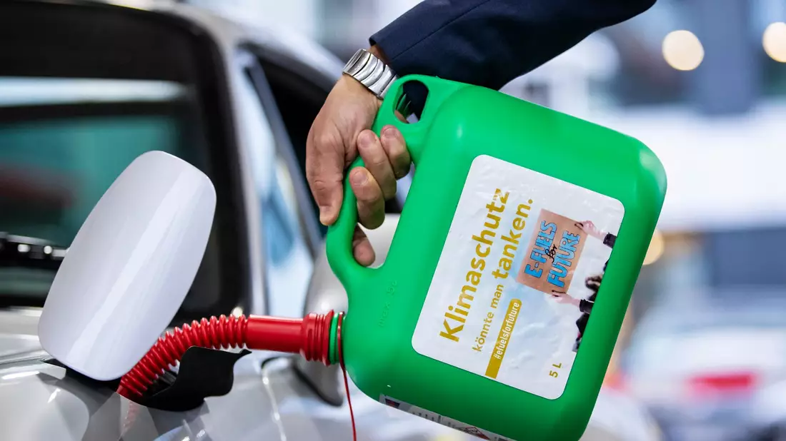 EU-Kommission gibt nach: Ausnahme für E-Fuels denkbar. (Archivbild) - Bild: Tom Weller/dpa