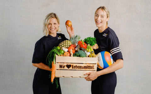Tomate und Erdbeere auf die Eins - die groĂe Team Deutschland ErnĂ€hrungsumfrage von EDEKA vor den Olympischen Spielen - Foto: presseportal.de Tomate und Erdbeere auf die Eins - die groĂe Team Deutschland ErnĂ€hrungsumfrage von EDEKA vor den Olympischen Spielen - Foto: presseportal.de