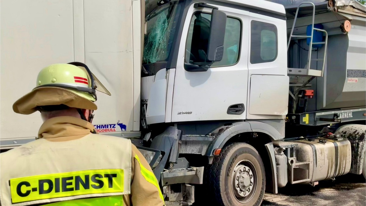 FW-GLA: Verkehrsunfall mit zwei LKW auf der BAB2 - Foto: presseportal.de