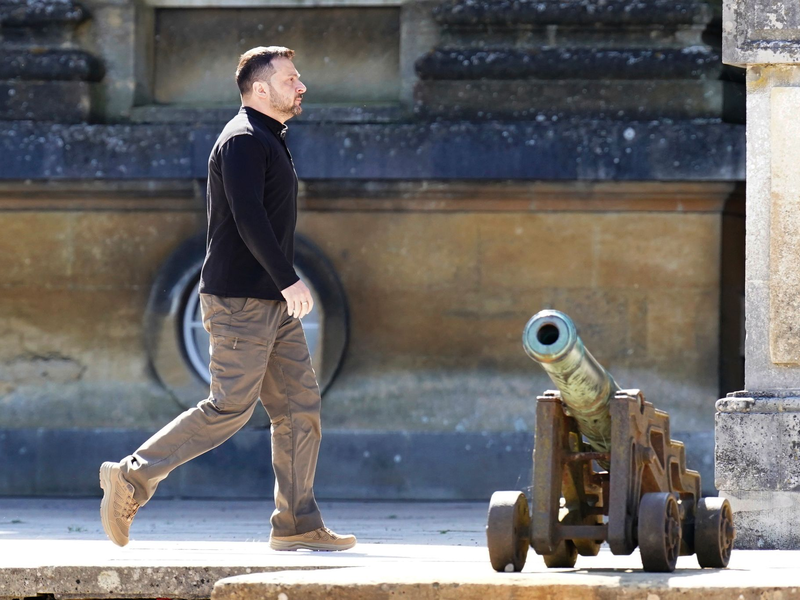 Wolodymyr Selenkskyj sucht weiter nach Möglichkeiten, die russischen Luftangriffe zu bekämpfen. - Foto: Stefan Rousseau/PA Pool  via AP/dpa