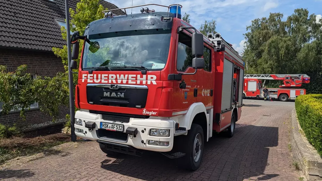 FW-AR: WERKZEUG-AKKU GERÄT IN FLAMMEN - Bild: presseportal.de