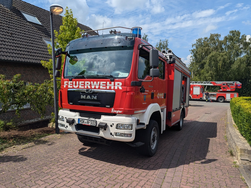 FW-AR: WERKZEUG-AKKU GERÄT IN FLAMMEN - Foto: presseportal.de