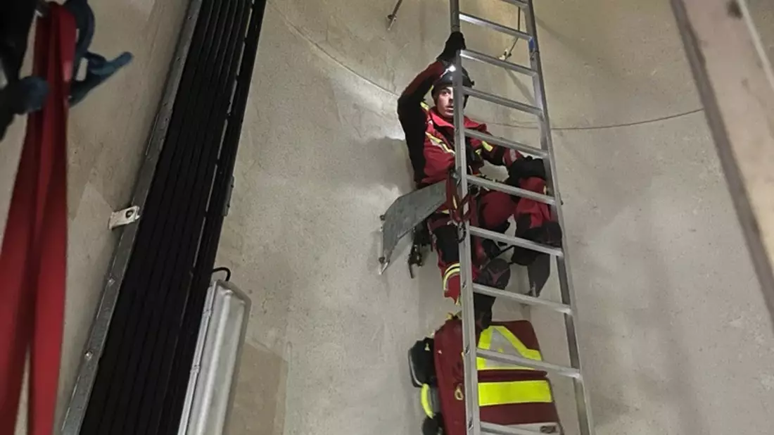 FW Bremerhaven: Höhenrettereinsatz auf Windenergieanlage in Wanna - Bild: presseportal.de