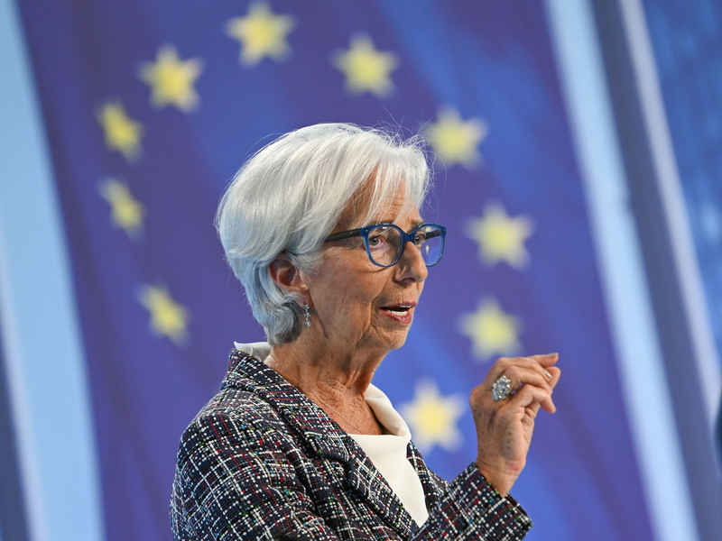 Schlecht für Sparer: Die EZB setzt die Zinsen weiter nach unten (Archivbild) - Foto: Arne Dedert/dpa