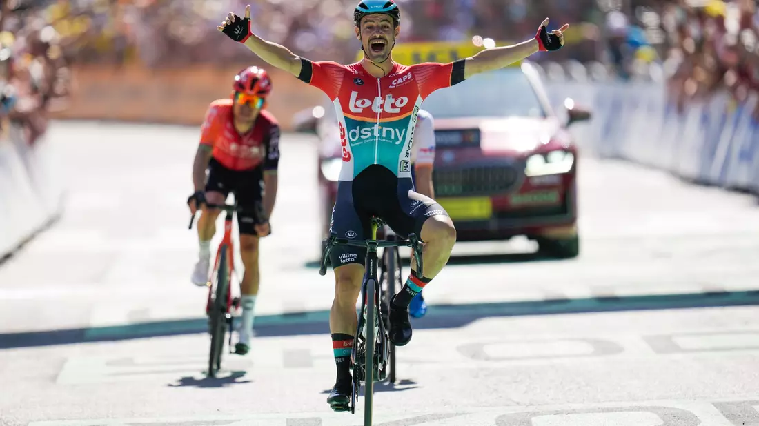 Großer Tag des Belgiers: Victor Campenaerts siegt in Barcelonnette. - Bild: Jerome Delay/AP/dpa