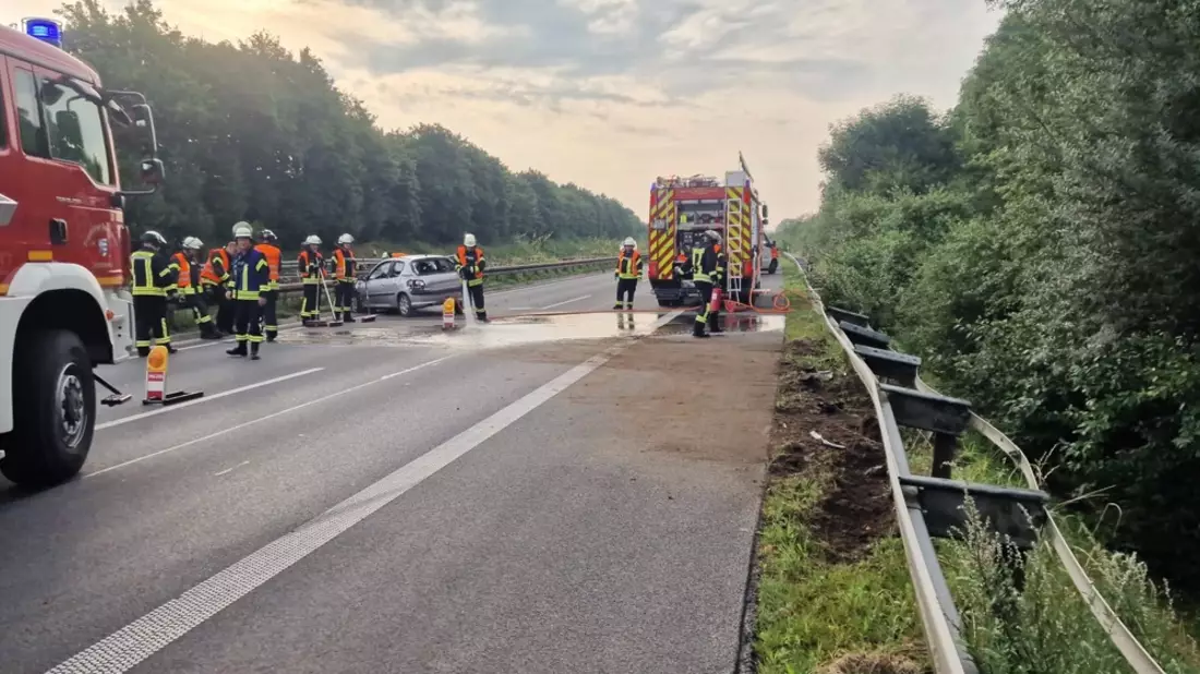 FFW Schwalmtal: Technische Hilfeleistung nach Verkehrsunfall - Bild: presseportal.de