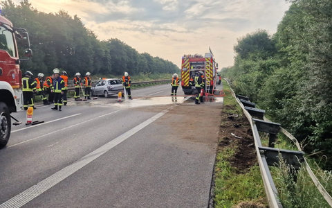 FFW Schwalmtal: Technische Hilfeleistung nach Verkehrsunfall - Foto: presseportal.de