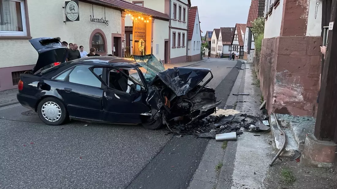 POL-PDLD: Gegen Hauswand gekracht - Bild: presseportal.de