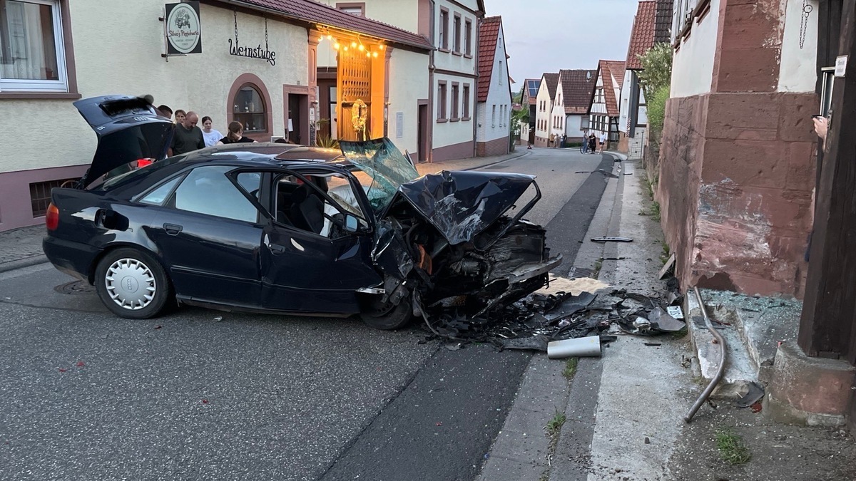 POL-PDLD: Gegen Hauswand gekracht - Foto: presseportal.de