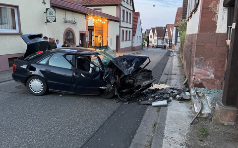 POL-PDLD: Gegen Hauswand gekracht - Foto: presseportal.de