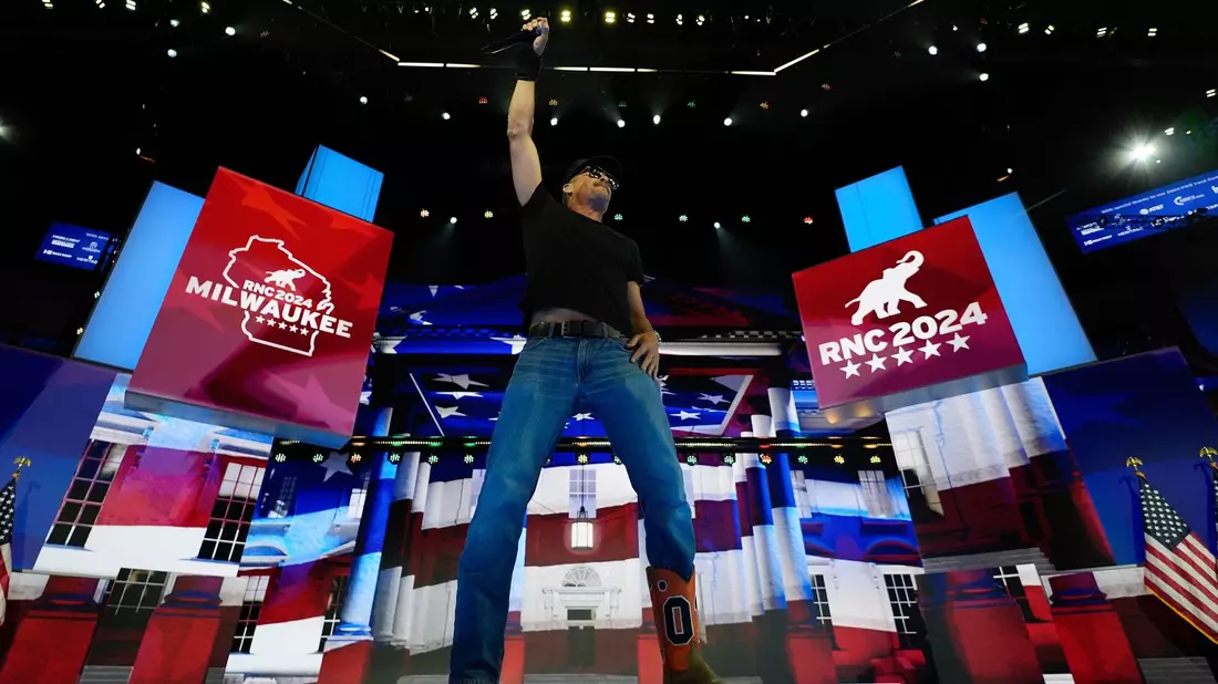 Kid Rock tut beim Parteitag der Republikaner seine Unterstützung für Trump kund - musikalisch. - Bild: Paul Sancya/AP/dpa