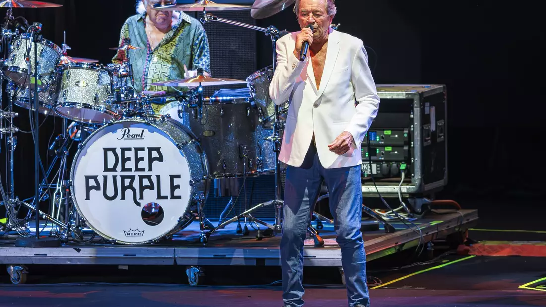 Deep-Purple-Sänger Ian Gillan (rechts) ist sein über 50 Jahren im Musikgeschäft (Archivbild). - Bild: Valentin Flauraud/KEYSTONE/dpa