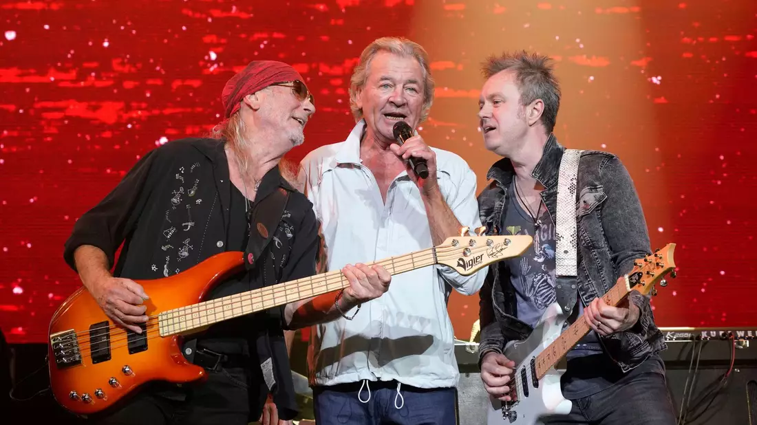 Roger Glover (l-r), Ian Gillan und Simon McBride von Deep Purple - Bild: Thomas Bartilla/Geisler-Fotopress/dpa