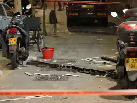 Polizei und Rettungskräfte am Ort der Explosion in Tel Aviv.  - Foto: Erik Marmor/AP