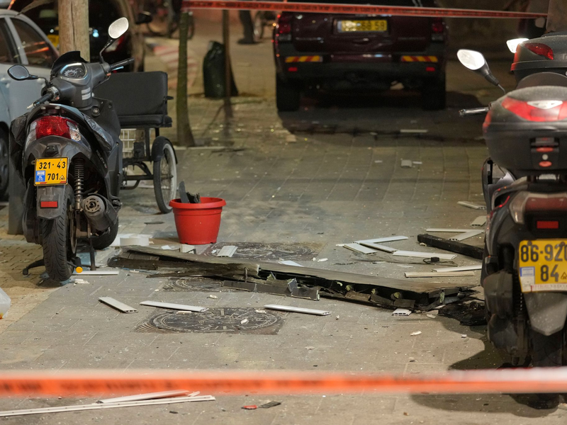 Polizei und Rettungskräfte am Ort der Explosion in Tel Aviv.  - Foto: Erik Marmor/AP