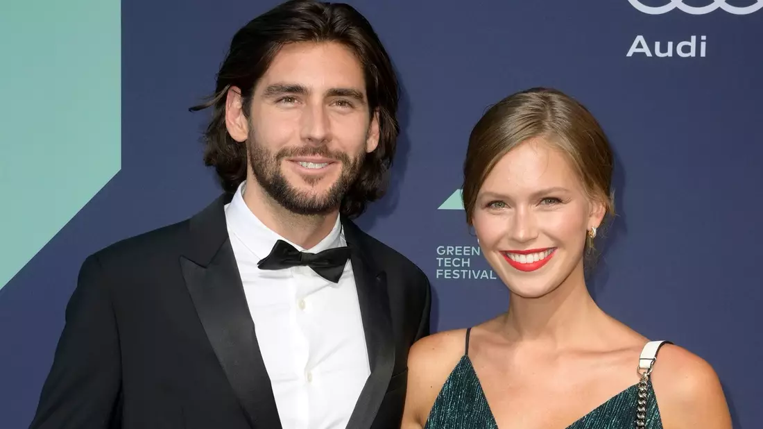 Freuen sich über ihr erstes Baby: Alvaro Soler und Melanie Kroll - Bild: Frederic Kern/Geisler-Fotopress/dpa