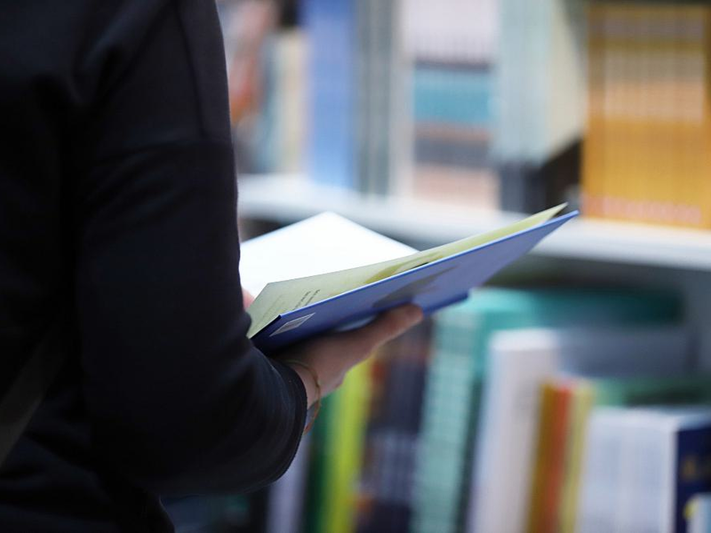 Leserin (Archiv) - Foto: über dts Nachrichtenagentur