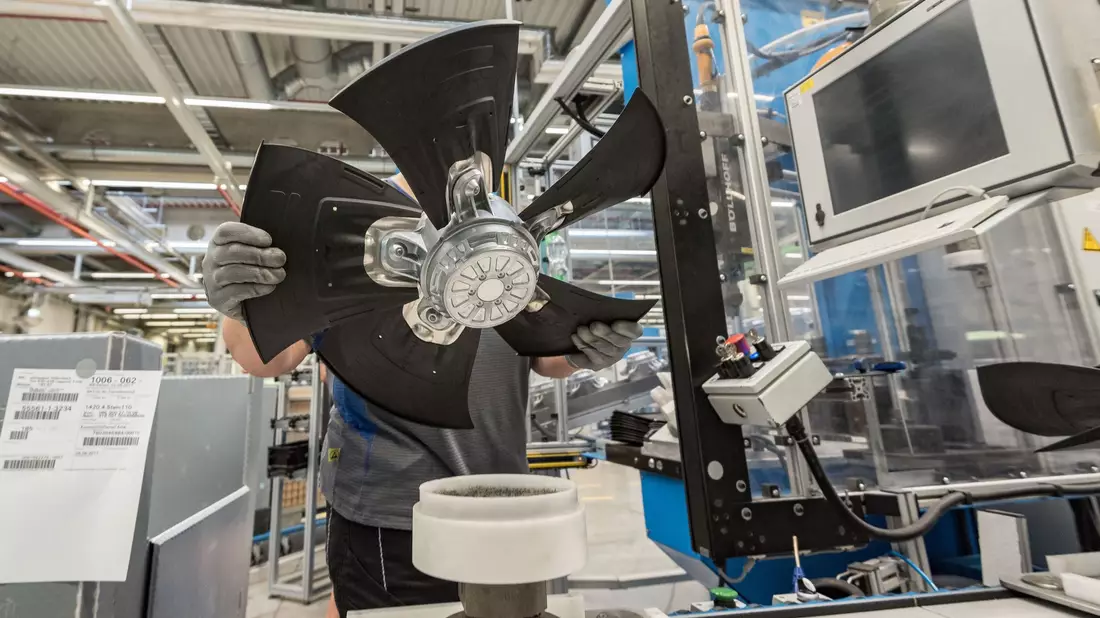 Die Exporte der deutschen Elektro- und Digitalindustrie sind im Mai wieder gefallen (Archivfoto) - Bild: Daniel Maurer/dpa