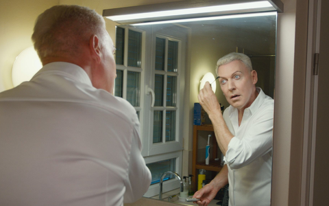 H. P. Baxxter bereitet sich auf die Show vor. - Foto: NDR/avanti media fiction/dpa