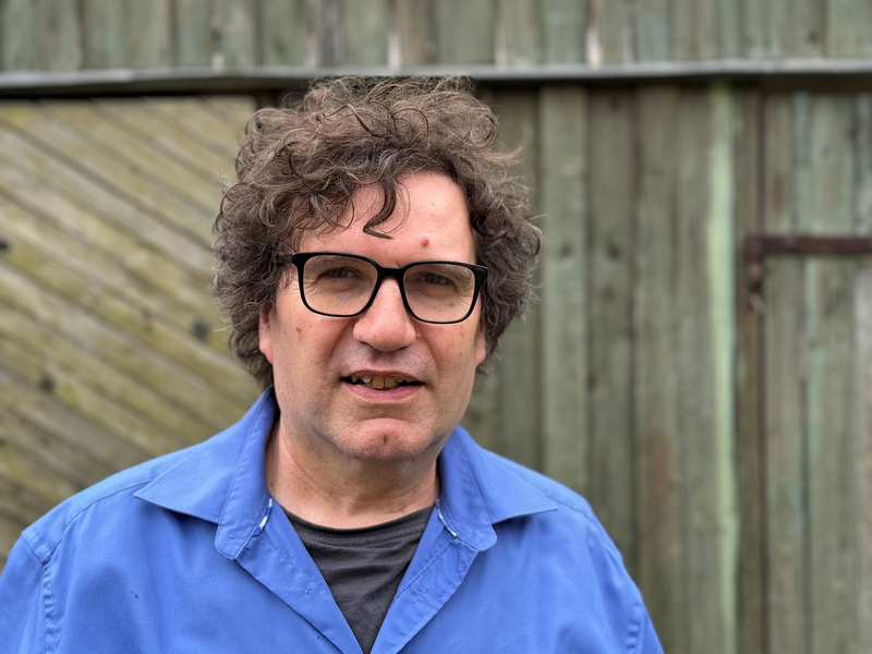 Die Deutsche Akademie für Sprache und Dichtung sieht in Egger einen Autoren, der die Grenzen der Literaturproduktion überschreitet und erweitert. - Foto: Katharina Hinsberg/Deutsche Akademie für Sprache und Dichtung/dpa