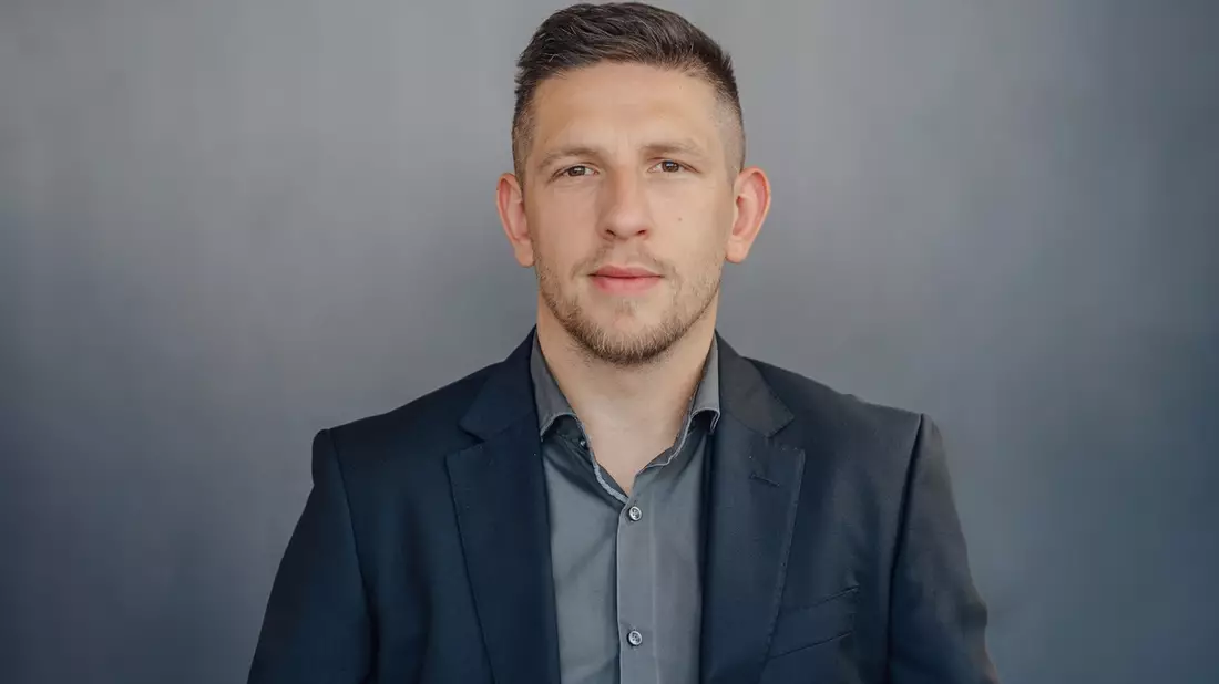 Mit digitalen Lösungen zu lukrativen Aufträgen: Wie Adis Halkic von der ARTIS GmbH Handwerksbetrieben höhere Margen beschert - Bild: presseportal.de