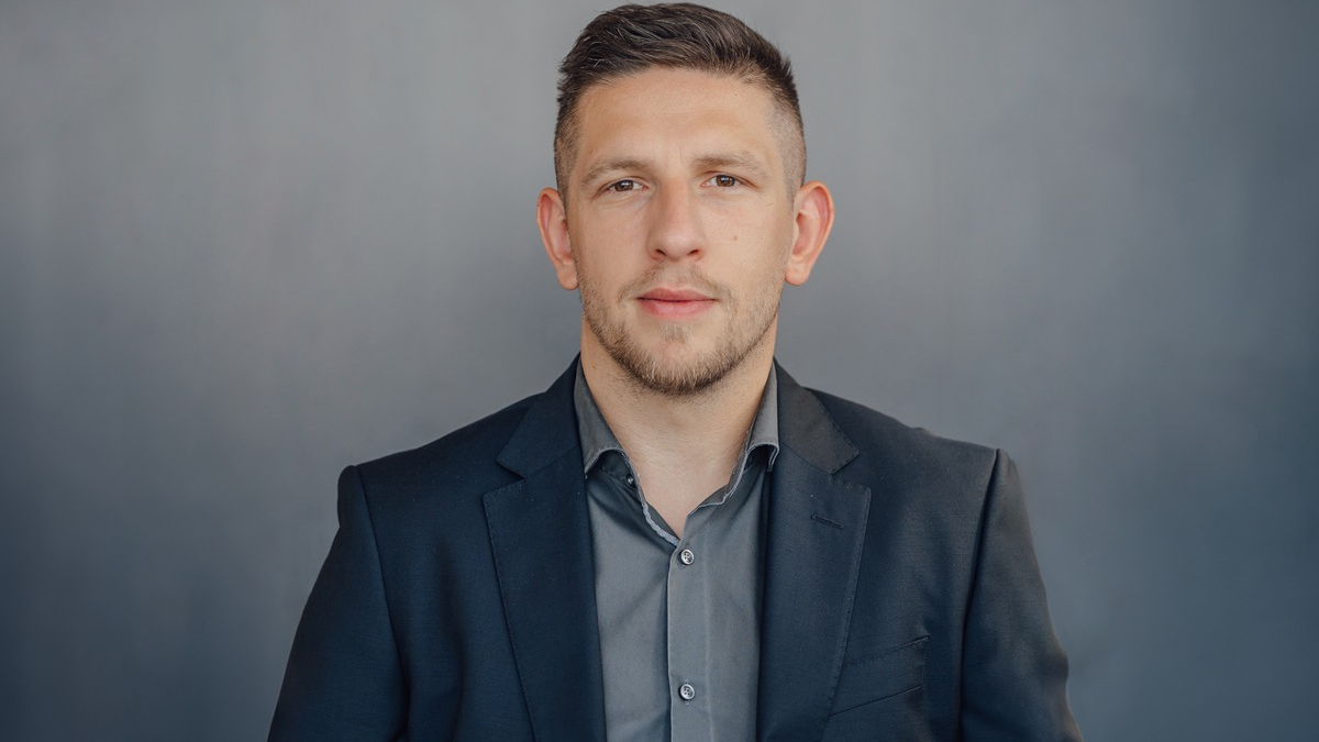 Mit digitalen Lösungen zu lukrativen Aufträgen: Wie Adis Halkic von der ARTIS GmbH Handwerksbetrieben höhere Margen beschert - Foto: presseportal.de