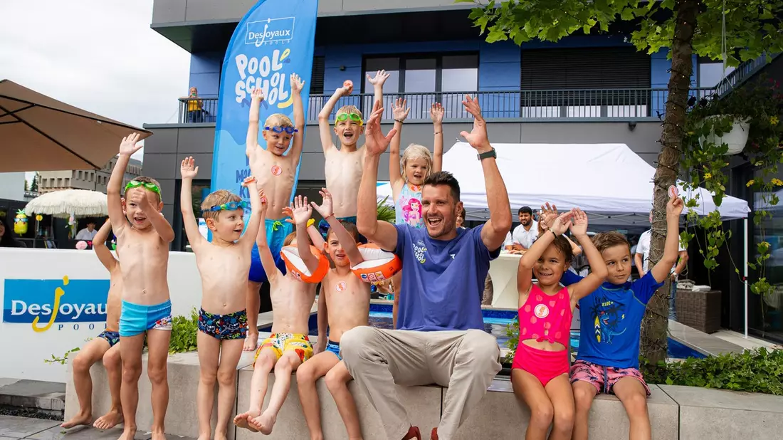 Desjoyaux Pool-School - Ein überwältigender Erfolg: Soziales Engagement trifft auf riesige Nachfrage - Bild: presseportal.de