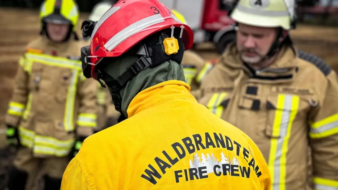 FW-OLL: Fachzug Vegetationsbrandbekämpfung trainiert mit Experten bei praxisnaher Brandübung - Bild: presseportal.de