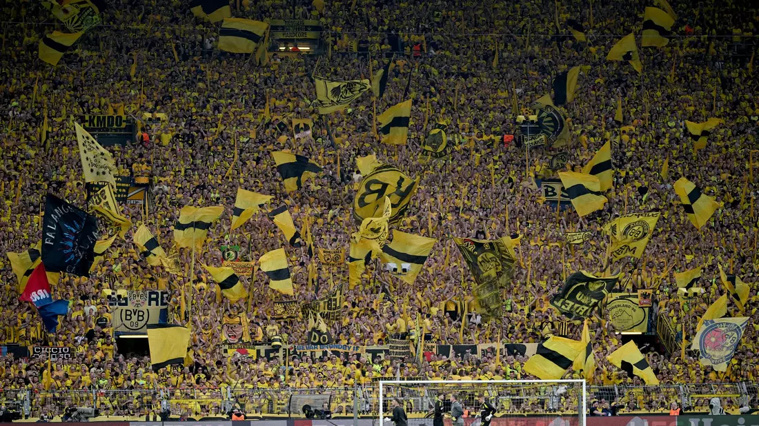 Die 36 Proficlubs der Fußball-Bundesliga und der 2. Bundesliga haben in der vergangenen Spielzeit so viele Tickets verkauft wie nie zuvor.  - Bild: Bernd Thissen/dpa