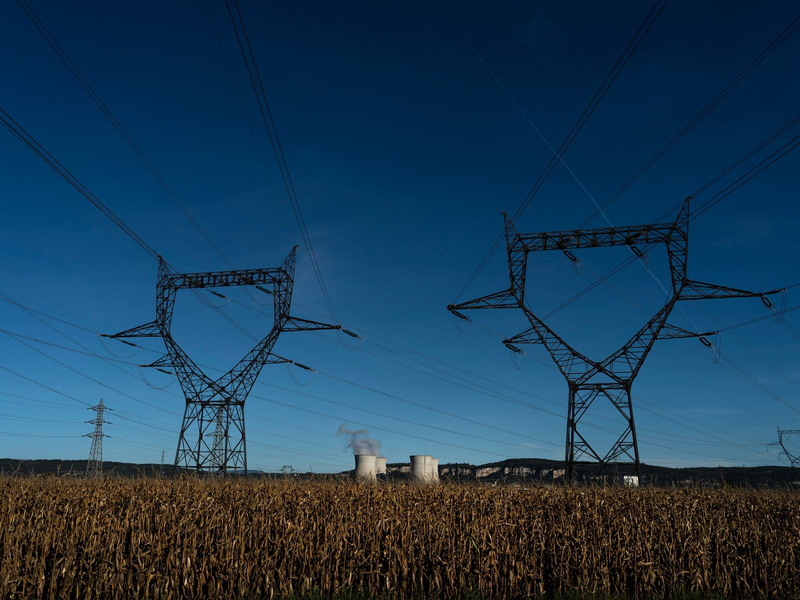 Der Stromverbrauch zieht weltweit an. - Foto: Laurent Cipriani/AP/dpa