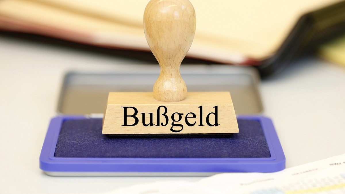 HZA-IZ: 310.000,- Euro Geldstrafe und Bußgeld - Zoll greift bei Mindestlohnunterschreitung durch / Zoll und Amtsgericht erlassen Bußgeldbescheide und Strafbefehl nach Mindestlohnunterschreitung - Foto: presseportal.de