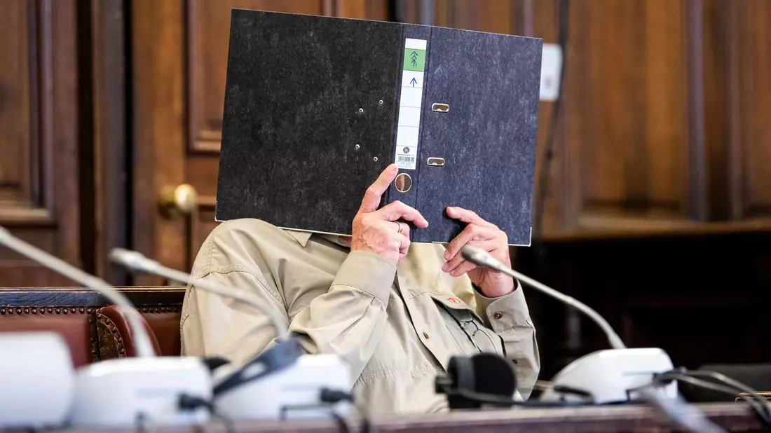 Im Prozess gegen einen mutmaßlichen Reichsbürger ist vor dem Hanseatische Oberlandesgericht das Urteil gefällt worden. (Archivbild) - Bild: Daniel Bockwoldt/dpa