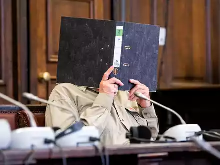 Im Prozess gegen einen mutmaßlichen Reichsbürger ist vor dem Hanseatische Oberlandesgericht das Urteil gefällt worden. (Archivbild) - Foto: Daniel Bockwoldt/dpa