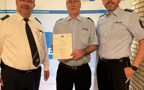 POL-EN: Ennepe-Ruhr-Kreis: Direktionsleiter Verkehr verabschiedet sich in den Ruhestand - Foto: presseportal.de