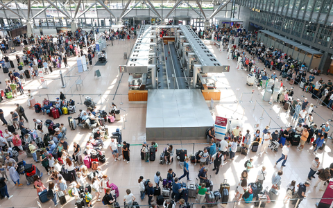 Passagiere von Eurowings können auf einen baldigen Normalbetrieb hoffen. - Foto: Bodo Marks/dpa