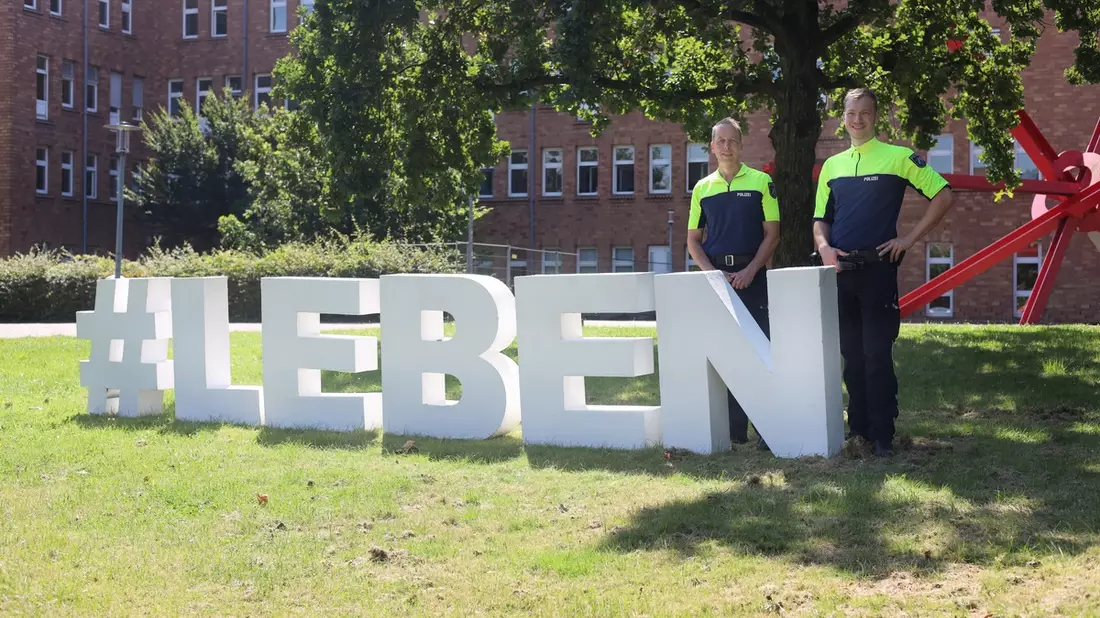 POL-VIE: Aktion #LEBEN - Dieser Schriftzug reist durch den Kreis - Bild: presseportal.de