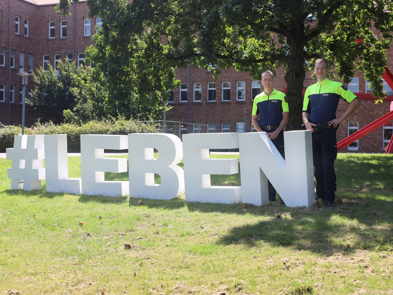 POL-VIE: Aktion #LEBEN - Dieser Schriftzug reist durch den Kreis - Foto: presseportal.de