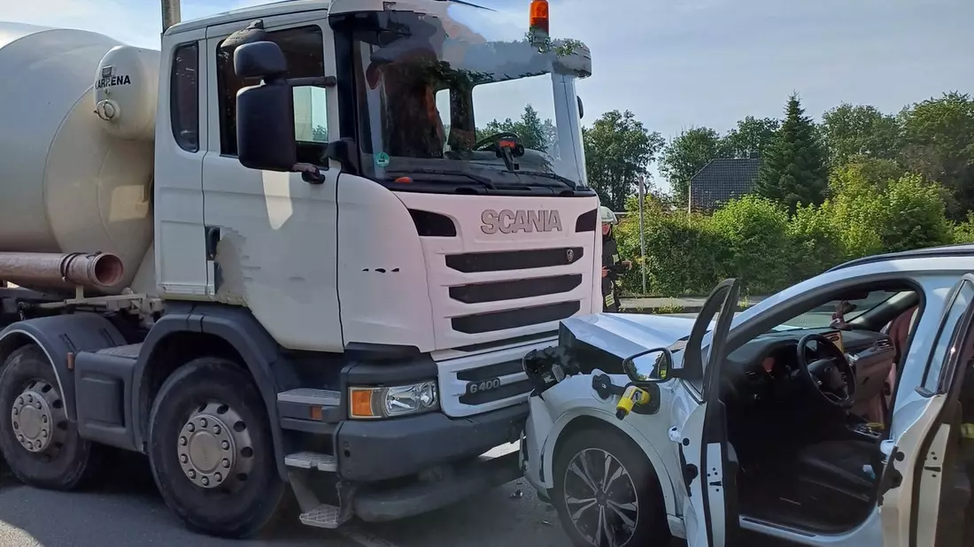 FW-EN: Wetter - Verkehrsunfall und Türöffnung am Freitag - Bild: presseportal.de