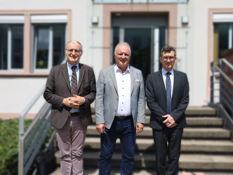 POL-OG: Offenburg - Operatives Meeting zwischen der französischen Polizei und dem Polizeipräsidium Offenburg. Beide französischen Generäle verabschieden sich mit beeindruckender Bilanz der Zusammenarbeit. - Foto: presseportal.de