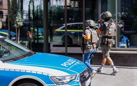 Eine Frau und ein Mann sterben an ihren schweren Verletzungen in einem Hotel in der rheinland-pfälzischen Landeshauptstadt. - Foto: Lando Hass/dpa