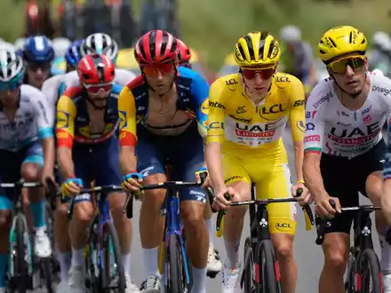 Kein Funk von Vingegaard: Visma-Team verärgert über Tour-Veranstalter - Foto: Jerome Delay/AP/dpa