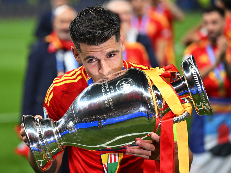 Alvaro Morata soll Milan zu Titeln und Pokalen schießen. - Foto: Robert Michael/dpa