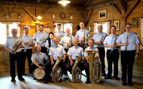 Bundespolizeidirektion MĂŒnchen: Platzkonzert der EgerlĂ€nder in Garmisch-Partenkirchen Renommiertes MĂŒnchner Bundespolizeiorchester tritt mit EgerlĂ€nder Ensemble auf - Foto: presseportal.de Bundespolizeidirektion MĂŒnchen: Platzkonzert der EgerlĂ€nder in Garmisch-Partenkirchen Renommiertes MĂŒnchner Bundespolizeiorchester tritt mit EgerlĂ€nder Ensemble auf - Foto: presseportal.de