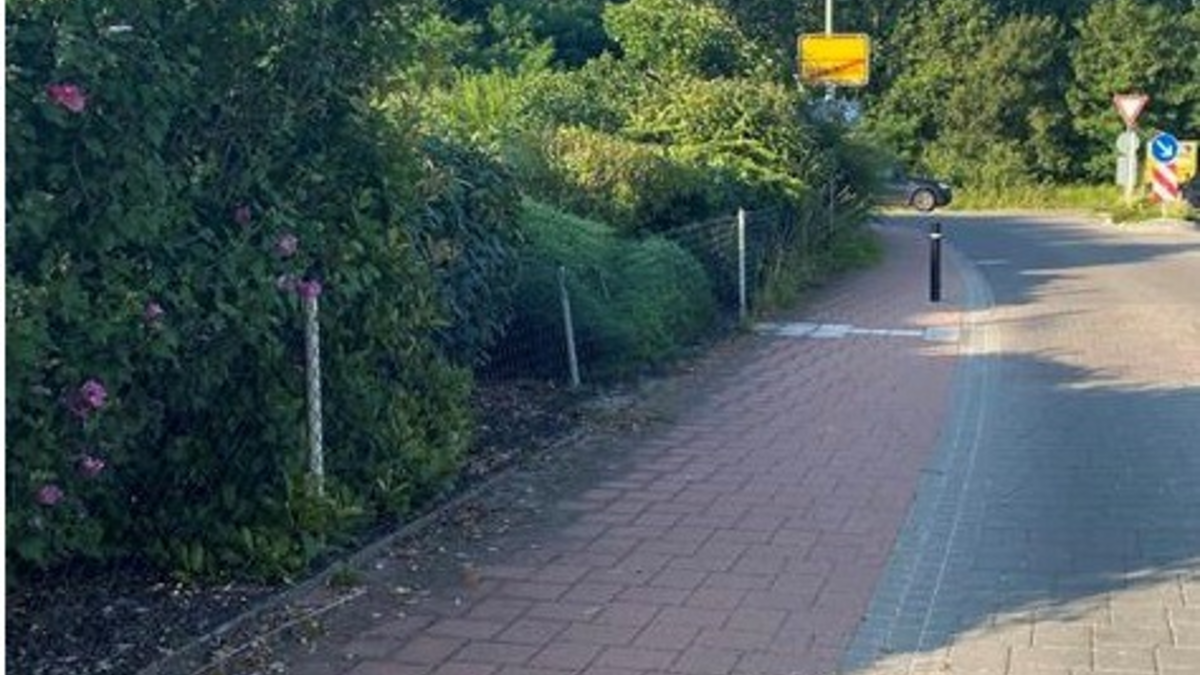 POL-PDLU: beschädigter Poller durch Unfallflucht - Foto: presseportal.de