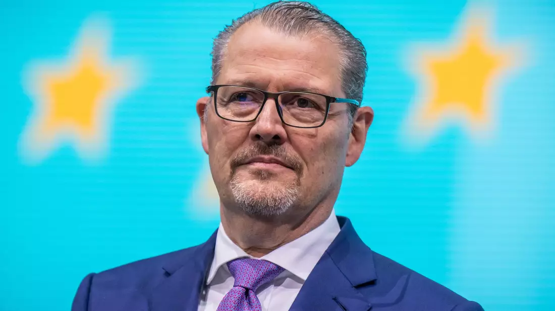 Aus Sicht von Arbeitgeberpräsident Rainer Dulger gehen viele Ideen der Bundesregierung in die richtige Richtung, aber leztlich sei das alles viel zu wenig. (Archivbild) - Bild: Michael Kappeler/dpa