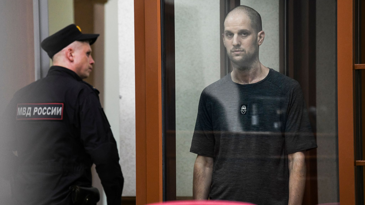 Im Westen gibt es scharfe Kritik an Russland, nachdem US-Reporter Evan Gershkovich zu 16 Jahren Haft verurteilt wurde.  - Foto: Dmitri Lovetsky/AP/dpa