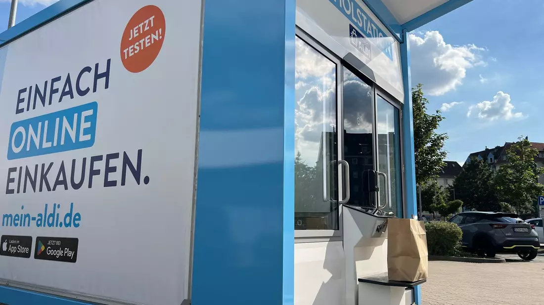 Aldi Süd startete Mitte Juli mit dem Test von drei Abhol-Automaten, Rewe hat 16 solcher Automaten. - Bild: Wolf von Dewitz/dpa-Zentralbild/dpa