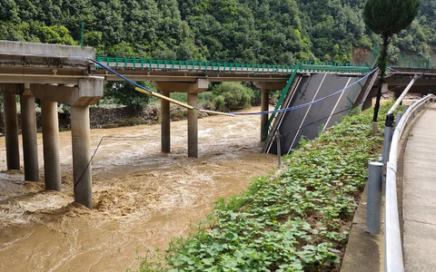 In China stürzt eine Brücke ein - es gibt viele Opfer. (Foto aktuell) - Foto: Uncredited/Xinhua/Ap/dpa
