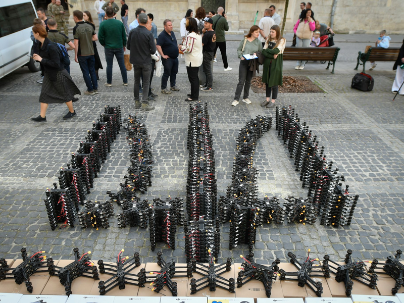 Iryna Farion hat den Kampf gegen den russischen Angriffskrieg nach eigenen Angaben auch mit dem Kauf von Drohnen für die Front unterstützt. (Archivbild) - Foto: Mykola Tys/AP/dpa