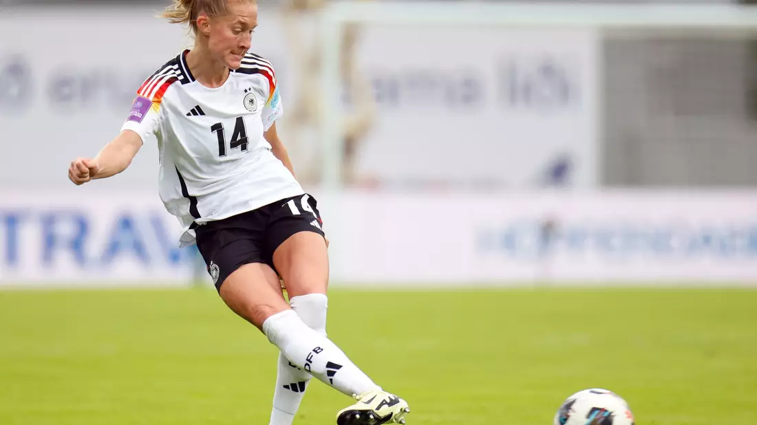 Janina Minge wurde nach der Verletzung von Lena Oberdorf in den Kader für das olympische Fußballturnier berufen. (Archivbild) - Bild: Brynjar Gunnarsson/dpa